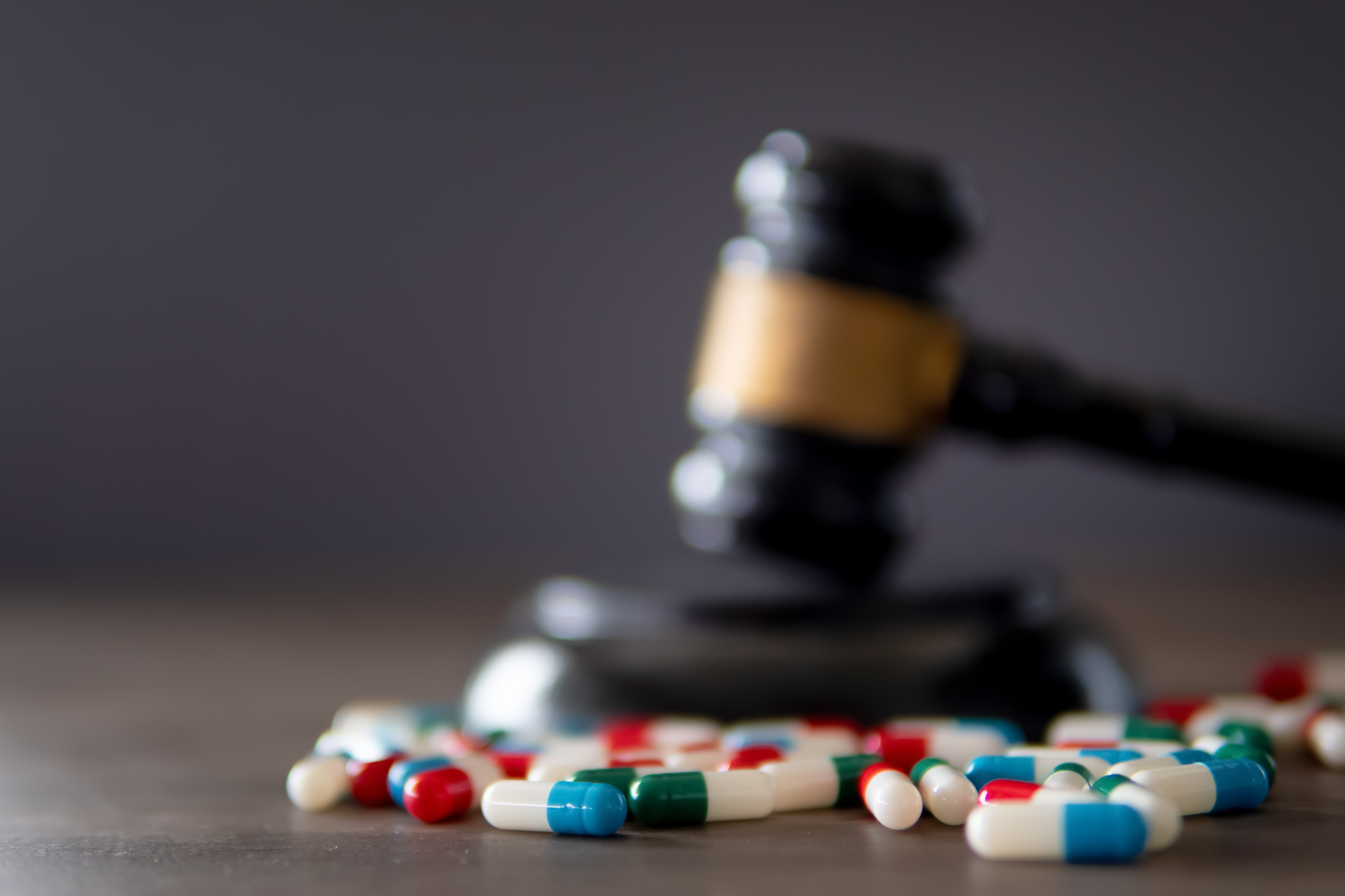An image of drugs next to a gavel - trust Branson West Law to handle you Utah DUI drug charge.